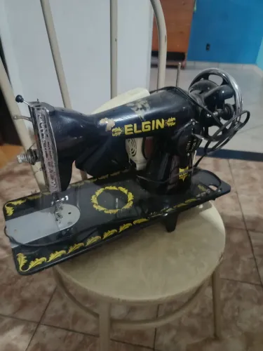 Máquina de costura Antiga