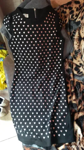 Vestido tamanho P detalhes em metal zerado 