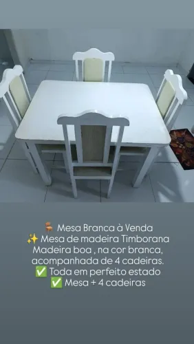 Mesa de Madeira com 4 cadeiras