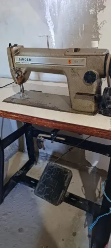 Máquina de costura reta