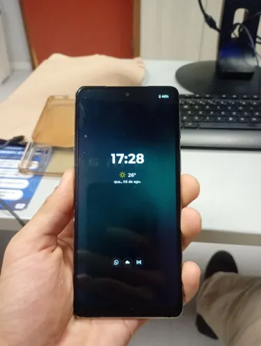 Motorola edge 20 semi novo . 2 anos de uso 