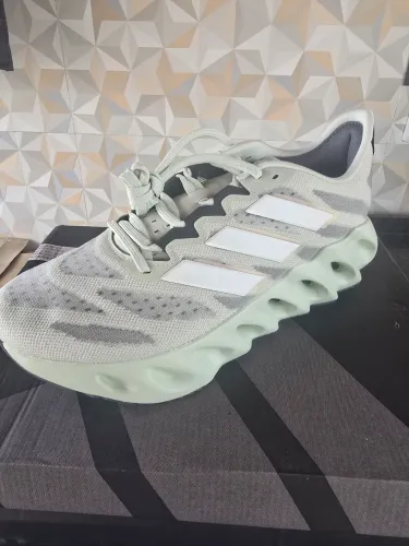 Tênis Adidas Switch FWD Running