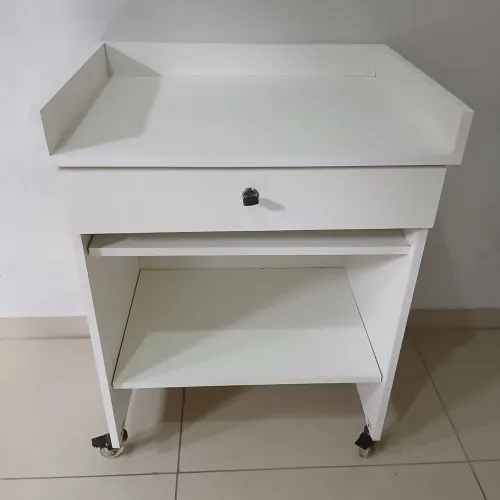 Caninho de Café/ Mesa de Apoio com chave