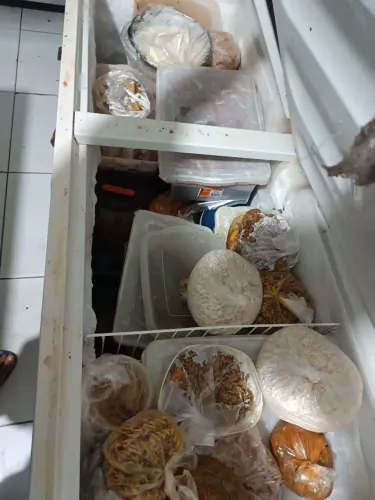 Vendo Freezer usado 2 portas horizontal 220v, em funcionamento. R$ 580,00 aceito Cartão.
