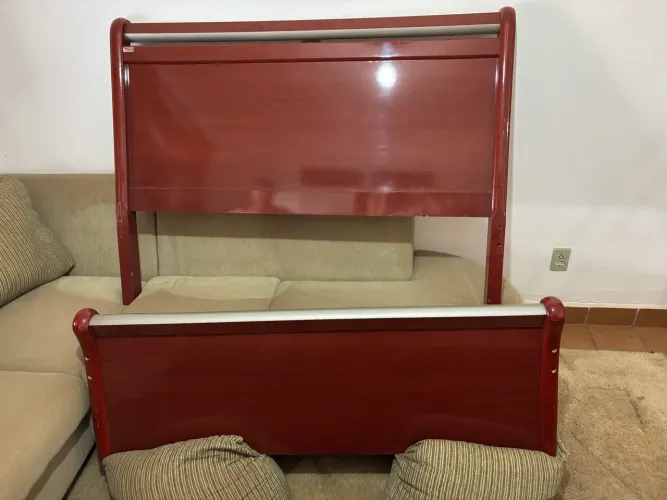 Cama de Casal com Cabeceira e Peseira