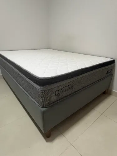 Cama box com colchão de molas ensacadas modelo Qatar da marca Design Colchões