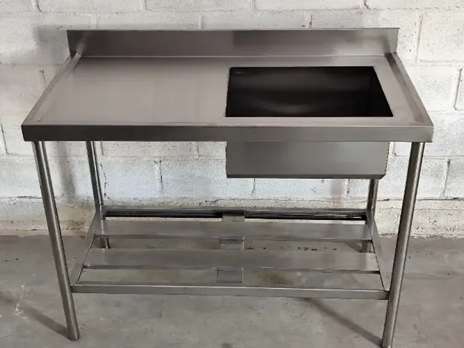 Pia em inox com bojo simples e base reforçada, 1,10×0,60×0,90 m 