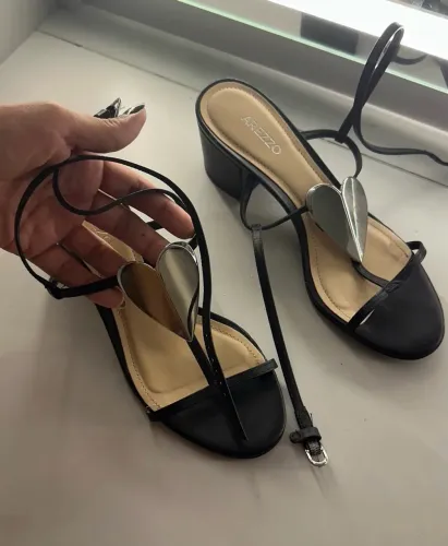 Sandalia feminina AREZZO