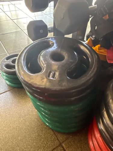 Anilha emborrachada usada 5kg - R$ 50 cada