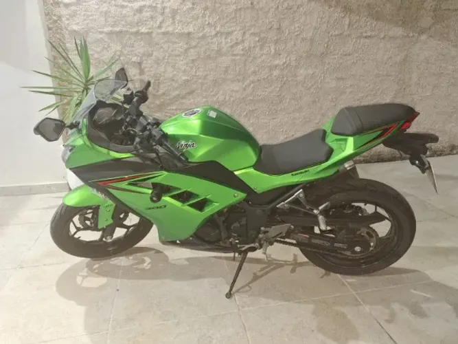 Kawasaki Ninja 300 baixa kilometragem