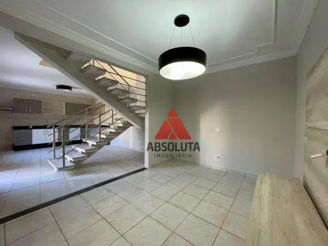 Casa 2 Quartos, sendo 1 Suite, Cozinha com Planejados e 3 Vagas,125 m², para alugar, por R