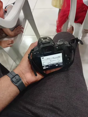 Canon SL2 completa com Lente 50mm e 75-300mm