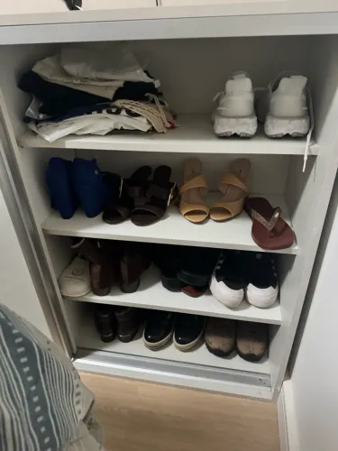 Sapateira / armário aberto com 4 prateleiras - branco com detalhes