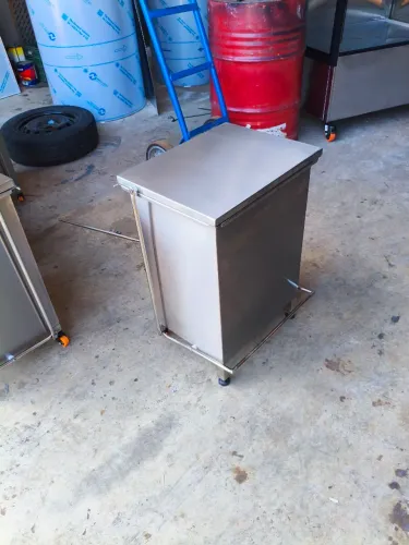 Lixeiras inox disponível 200 100 e 50 litros