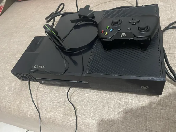 Xbox One em perfeitas condições funcionando tudo com tudo