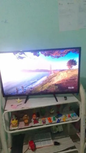 Vendo Televisão Multilaser 32 polega Android Roku untra a hd esmat