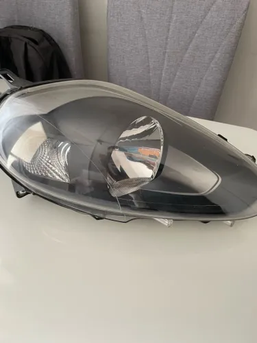 FAROL DIANTEIRO DIREITO | Fiat Punto 1.6 - Essence 2016