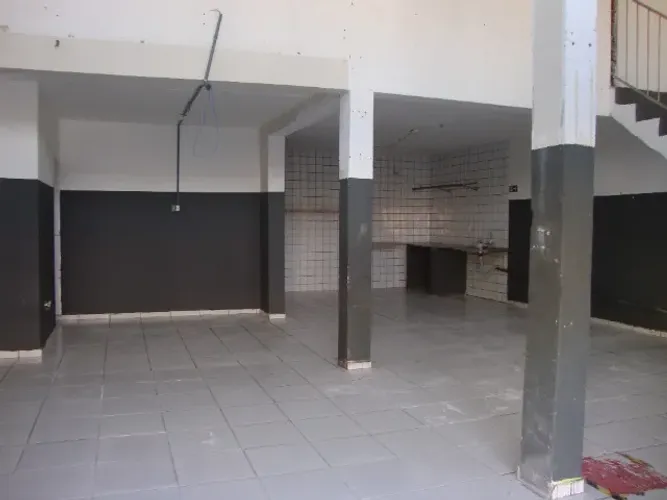 aluga-se/salão comercial ou para outros fins/com mezanino/2 portas