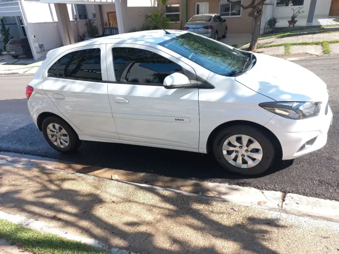 Chevrolet Onix Hatch LT 1.0 8V Flex Mec. 4P 2018