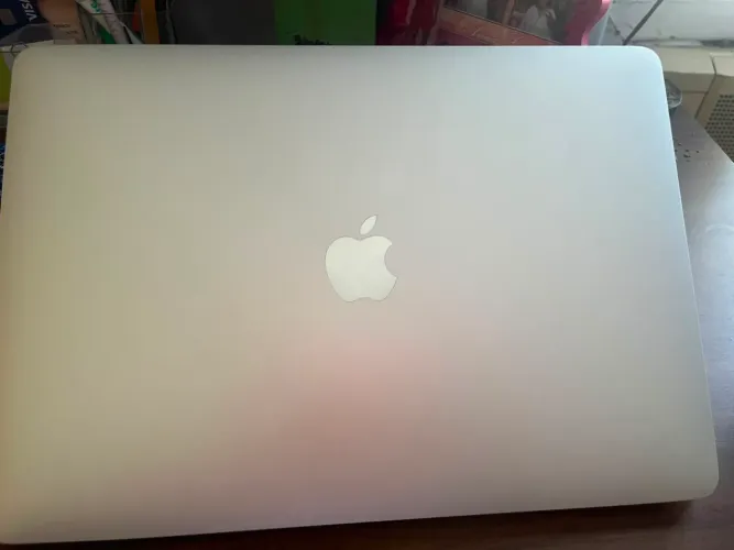 MacBook Pro 13" M1 (2020) com 8 GB de RAM e 512 GB de SSD