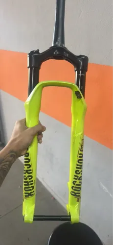 Suspensão rock shox sid race day