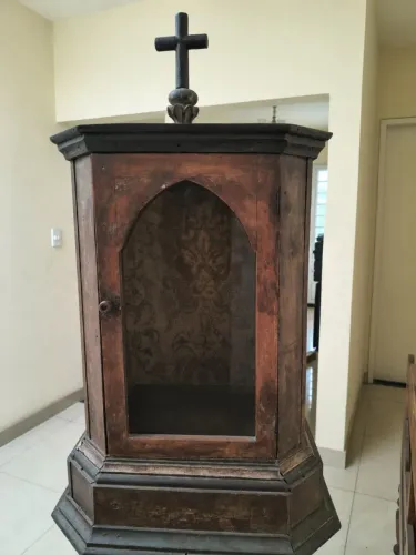Oratório com gaveta antigo de mesa 