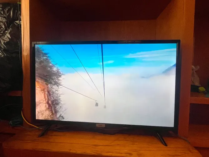 Vende-se Smart TV 32 TCL usada por 600 reais