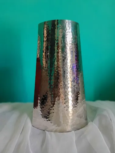 Vaso Decorativo em Aço Cromado Martelado Oval