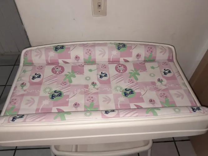 Trocador de bebe rosa 