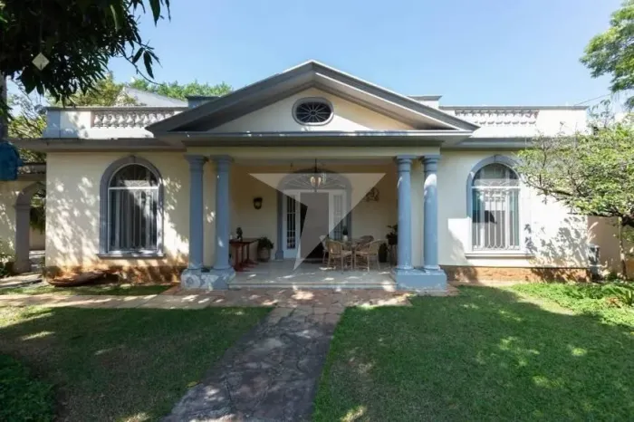 Casa térrea para comprar no Jardim Europa, com 176 m² de construção, 2 suítes, quintal com