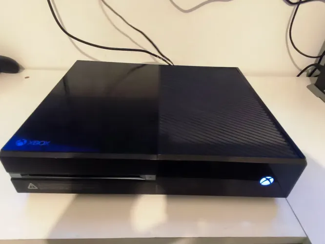 Xbox one FAT SSD 512GB 2 controles  