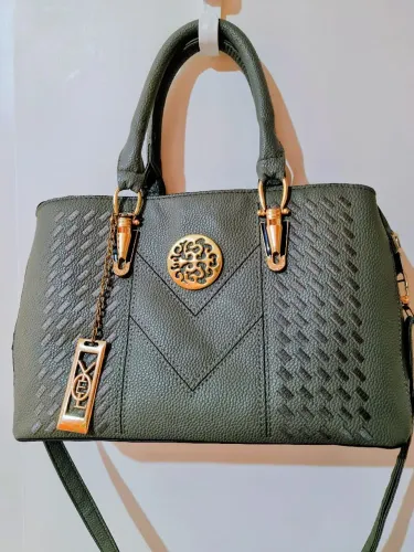 BOLSA CINZA ELEGANTE DE OMBRO OU COM ALÇAS EM EXCELENTE ESTADO