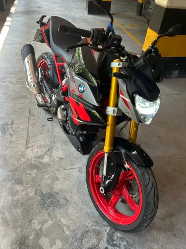 Vendo moto BMW 310r nova único dono com 1.000 Km rodados