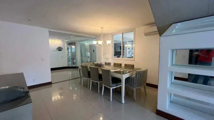 Lívia Machado Imóveis aluga Casa Alto Padrão de 260m² no Condomínio Bosque dos Ipês | San