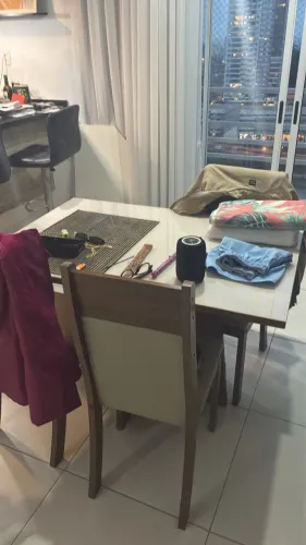 Mesa com 4 cadeiras