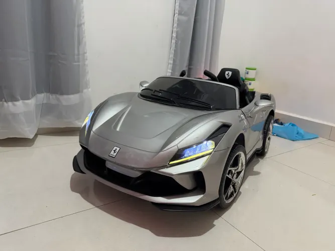 Carro elétrico infantil Ferrari 