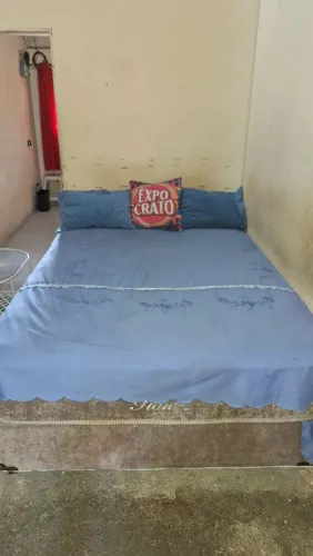 Cama casal semi nova