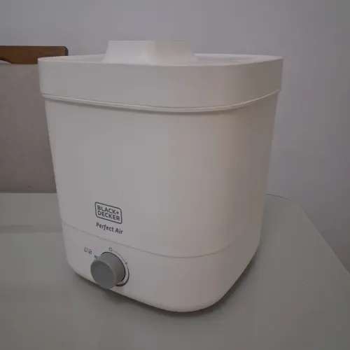 Umidificador de Ar Portátil Black Decker, Modelo AIR4000, Ideal para Ambientes Secos, 4L