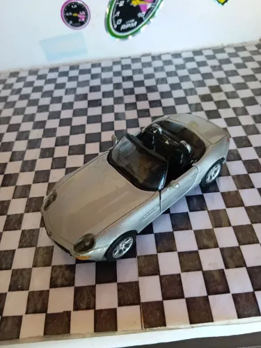 Miniatura bmw z8 escala 1/38 maisto