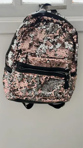 Mochila brilhosa prata e rosa