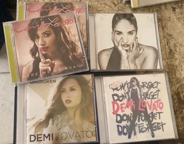 Cds Demi Lovato (Here We Go Again, Demi, Unbroken, Don't Forget e Confident)