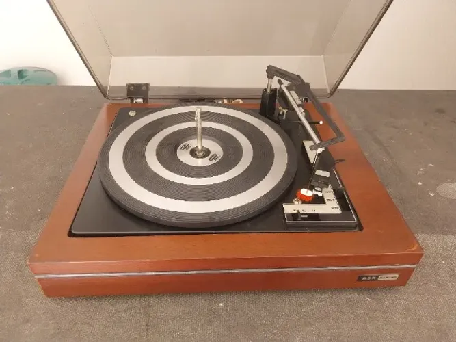 Vendo Toca discos CCE com agulha boa. Novíssimo funciona 100%