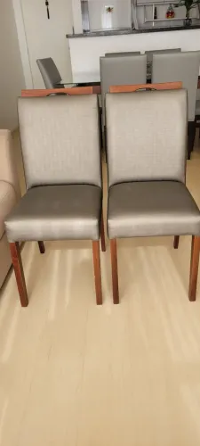 Vendo duas cadeiras semi nova