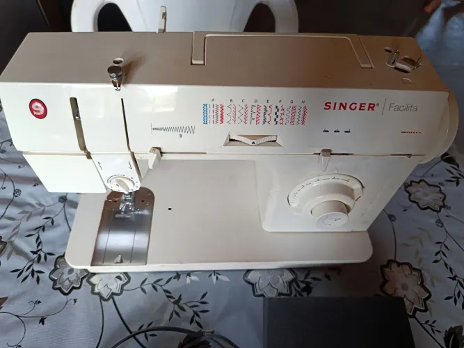 Máquina Singer facilita 18 pontos