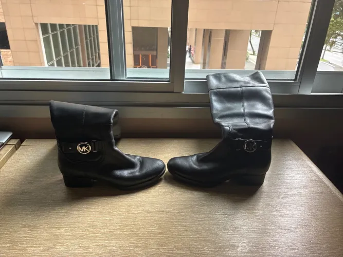 Botas Michel Kors tam 6m = 34/35 brasileiro