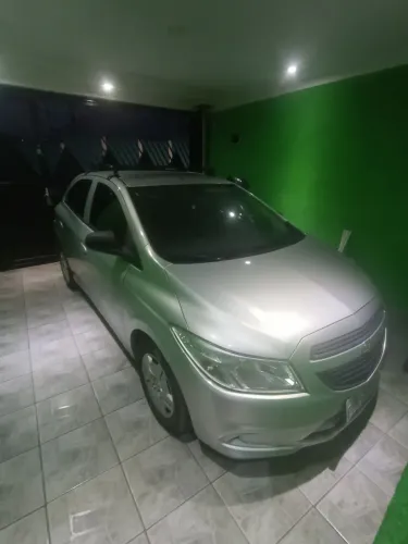 Chevrolet Onix JOY Hatch 1.0 8V Flex Mec. 4P 2017