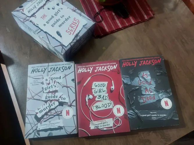 A Good Girl's Guide To Murder Jackson Libro Inglés Brochura.