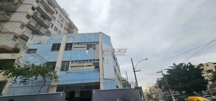 Aluga-se Prédio na rua Hermengarda 767m²