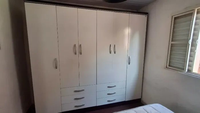 Vendo guarda-roupas casal de 6 portas