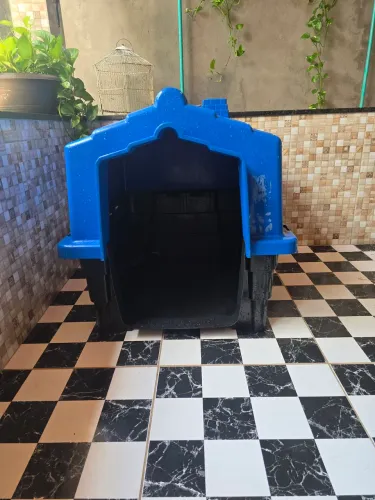 Vendo casinha de cachorro semi nova
